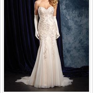 Wedding gown